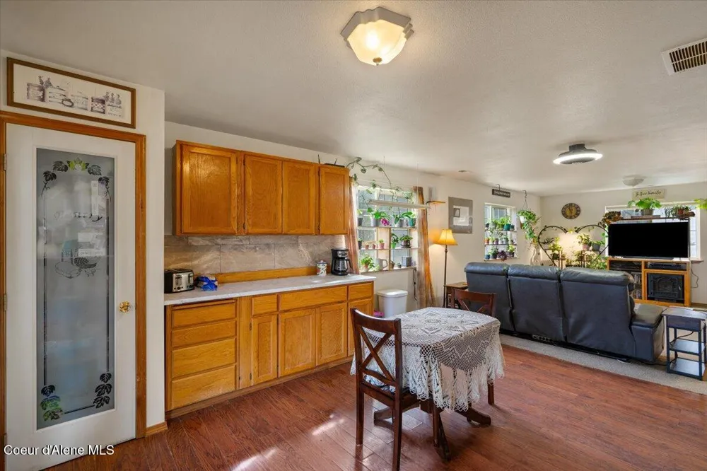 811 E Seasons Road Athol, ID 83801