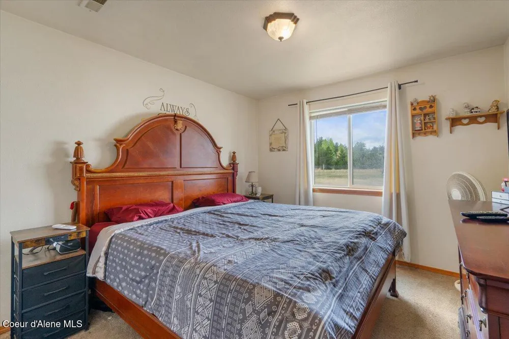 811 E Seasons Road Athol, ID 83801