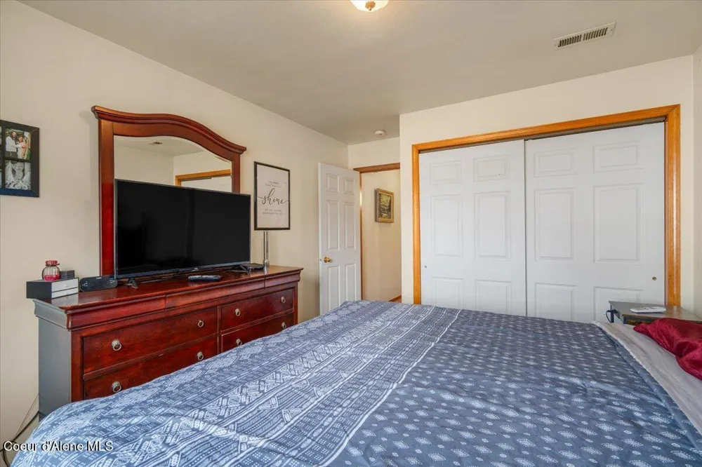 811 E Seasons Road Athol, ID 83801