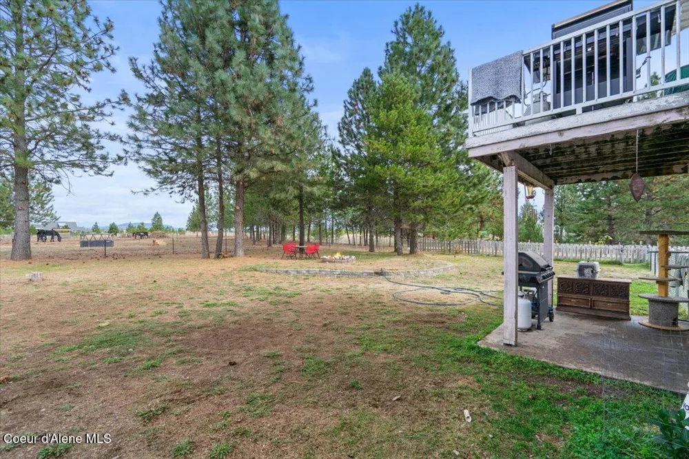 811 E Seasons Road Athol, ID 83801