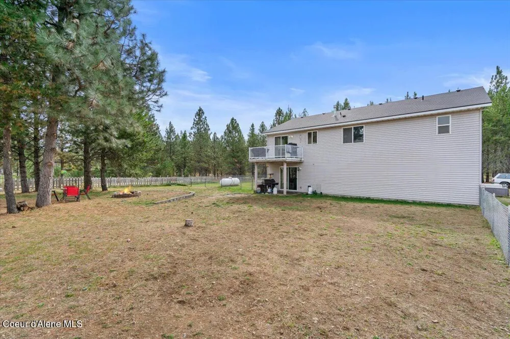 811 E Seasons Road Athol, ID 83801