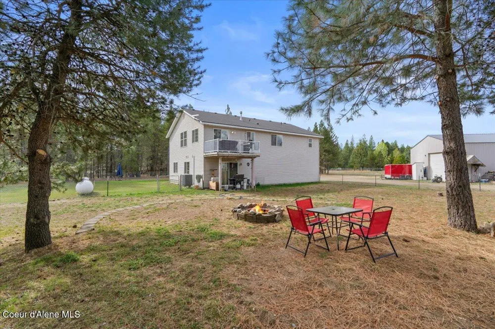 811 E Seasons Road Athol, ID 83801