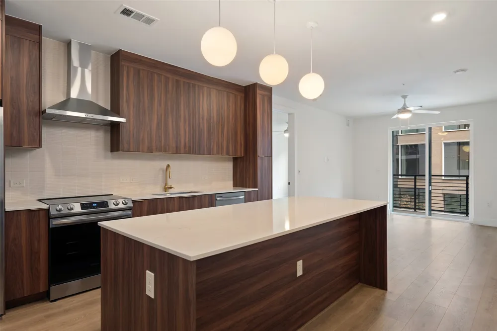 1701 Simond Avenue #206 Austin, TX 78723