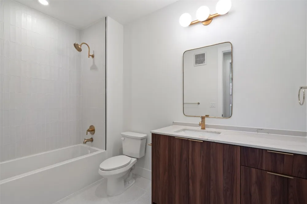 1701 Simond Avenue #206 Austin, TX 78723