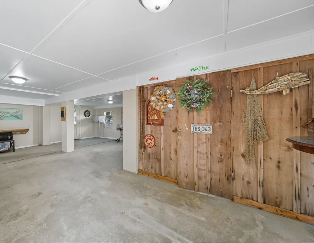 439 Pompano Street Bayou Vista, TX 77563