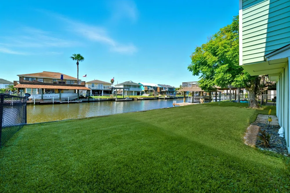 439 Pompano Street Bayou Vista, TX 77563