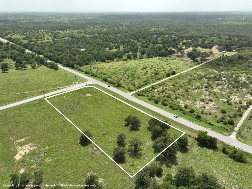 106 Sunny Day Dr Red Rock, TX 78662