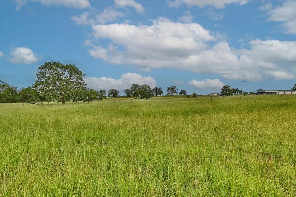 106 Sunny Day Dr Red Rock, TX 78662