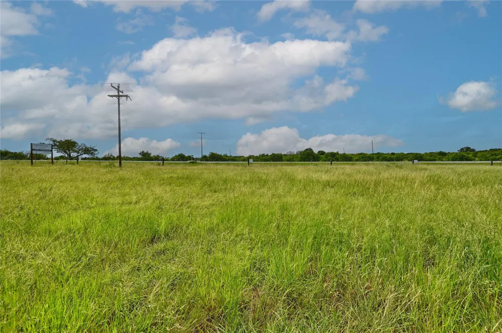 106 Sunny Day Dr Red Rock, TX 78662