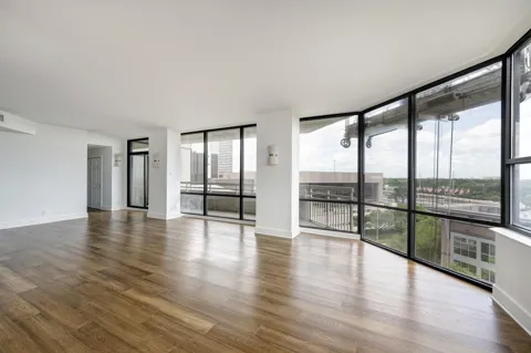 15 Greenway Plaza #8G