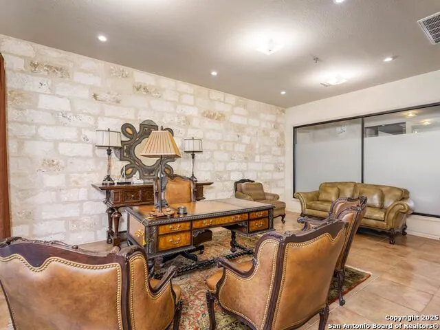 5150 Loop 1604 San Antonio, TX 78249