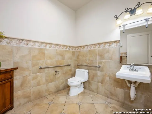 5150 Loop 1604 San Antonio, TX 78249