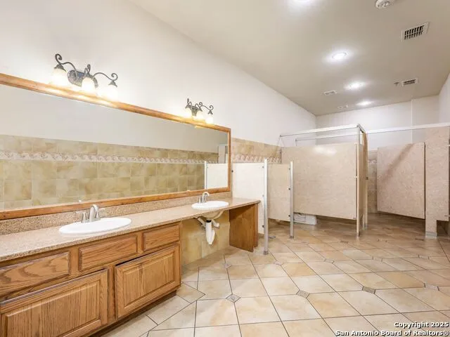 5150 Loop 1604 San Antonio, TX 78249