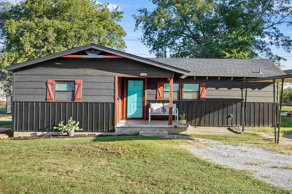 1137 E Perkins Avenue