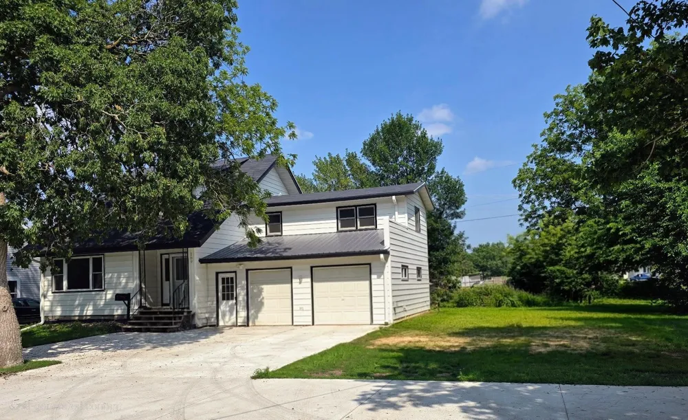 109 5th Avenue SE Pipestone, MN 56164