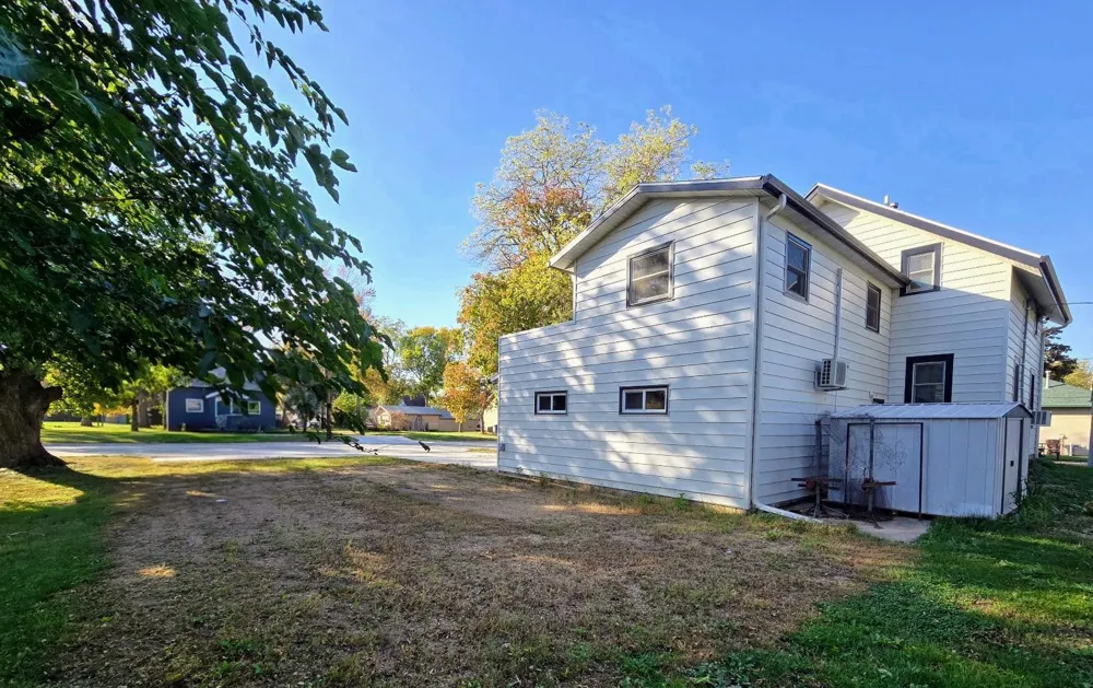 109 5th Avenue SE Pipestone, MN 56164