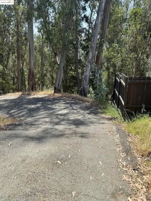 6406 Valley View Rd.