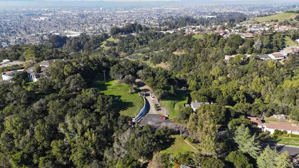 11275 Kerrigan Dr Oakland, CA 94605