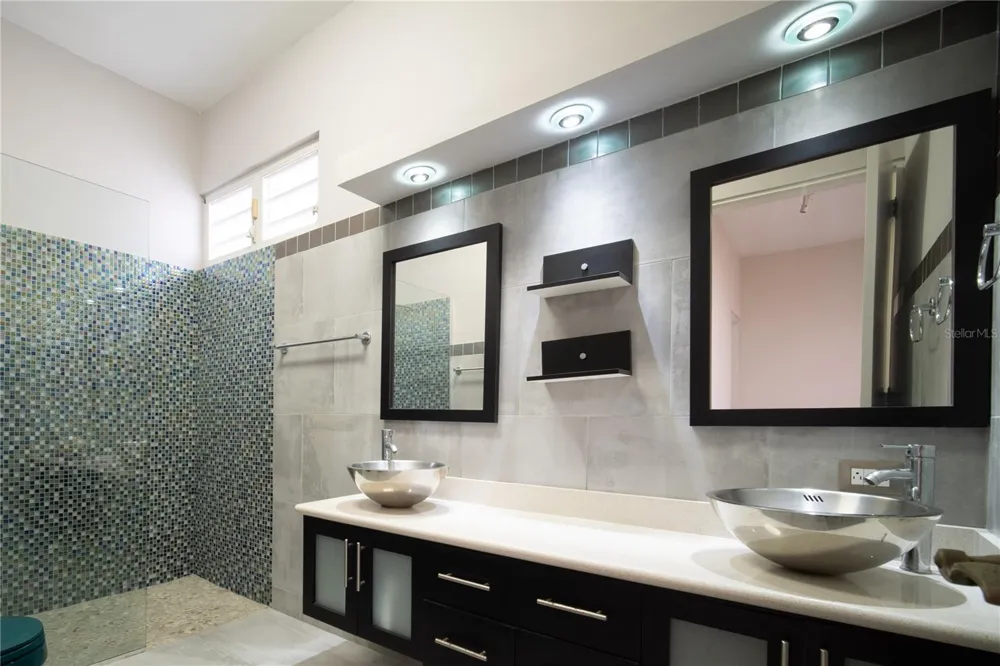 Cll 1 STREET #602 Guaynabo, PR 00969