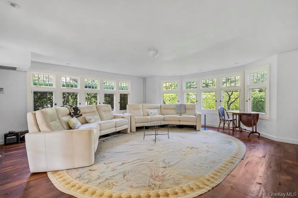 46 Bellport Lane Bellport Village, NY 11713