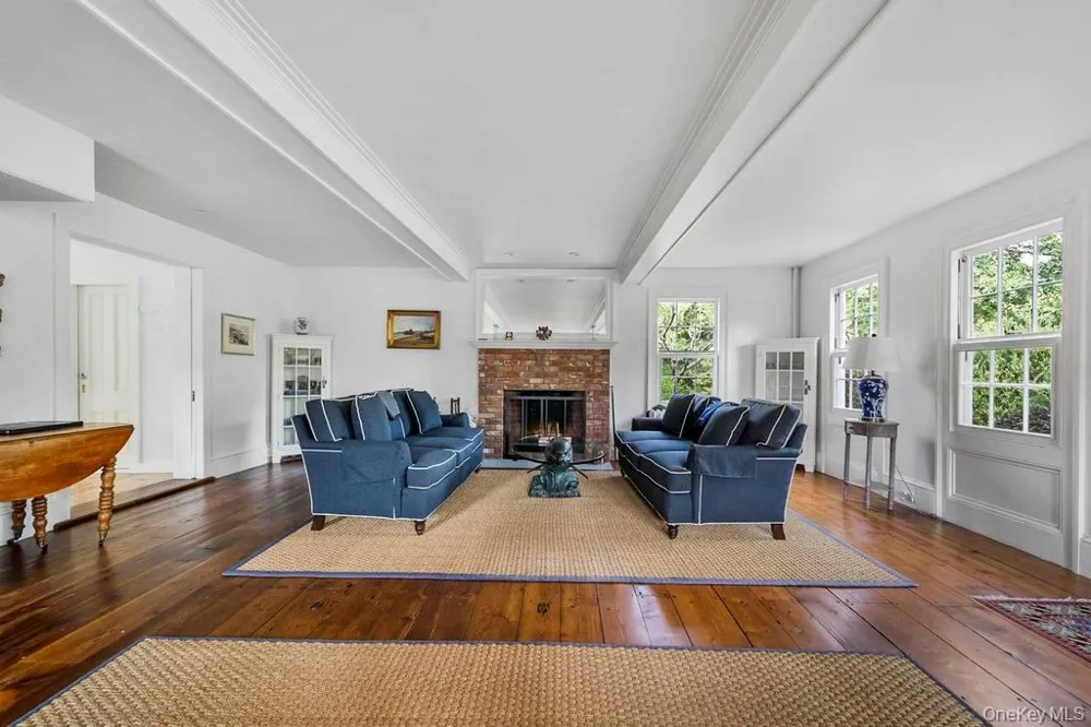46 Bellport Lane Bellport Village, NY 11713