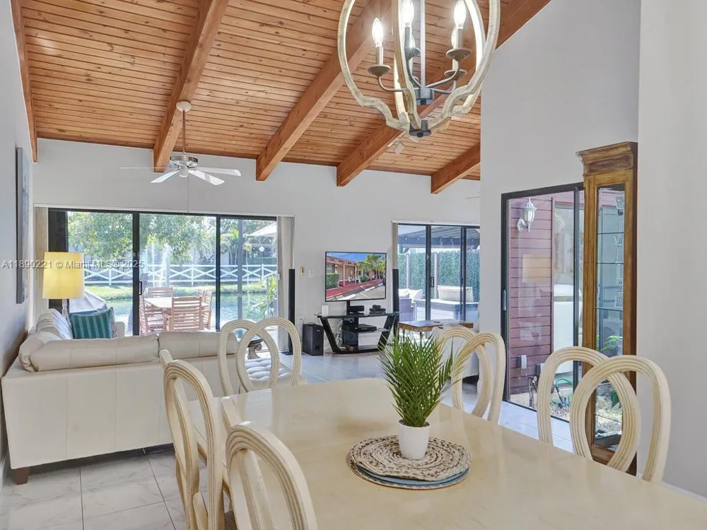 2667 S Parkview Dr Hallandale Beach, FL 33009