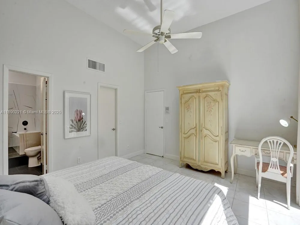 2667 S Parkview Dr Hallandale Beach, FL 33009