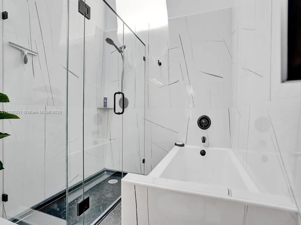 2667 S Parkview Dr Hallandale Beach, FL 33009