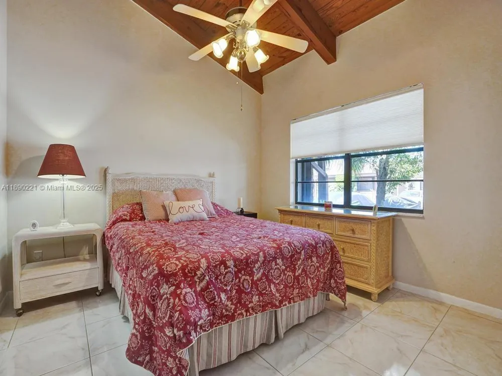 2667 S Parkview Dr Hallandale Beach, FL 33009