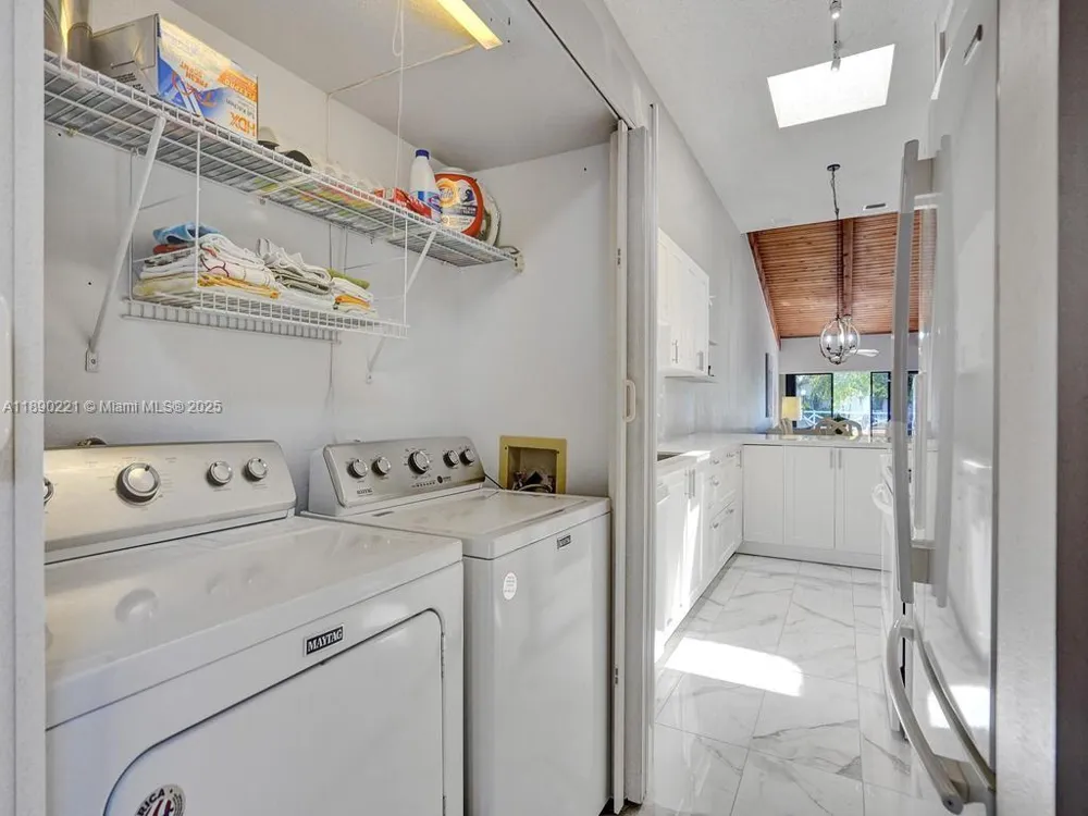 2667 S Parkview Dr Hallandale Beach, FL 33009