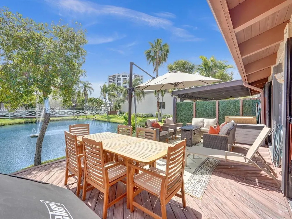 2667 S Parkview Dr Hallandale Beach, FL 33009