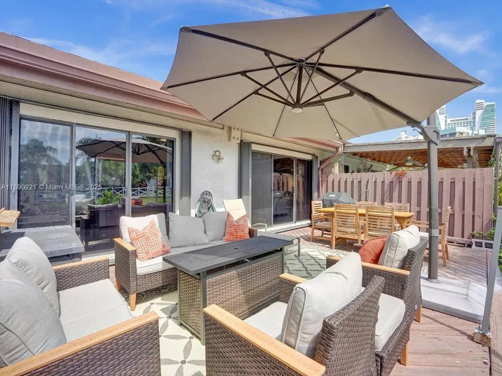 2667 S Parkview Dr Hallandale Beach, FL 33009