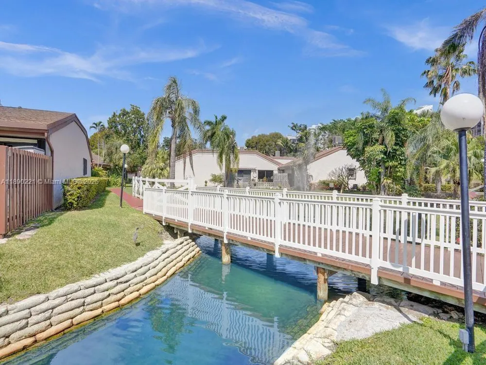 2667 S Parkview Dr Hallandale Beach, FL 33009