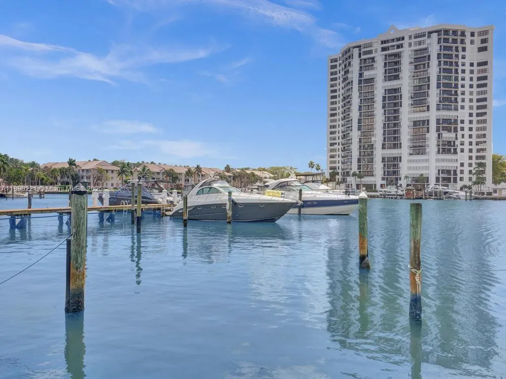 2667 S Parkview Dr Hallandale Beach, FL 33009