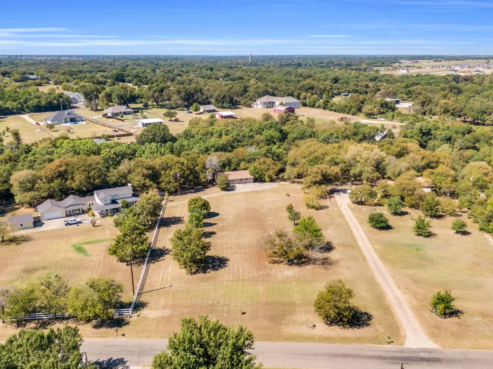 1310 Lariat Circle Oak Leaf, TX 75154