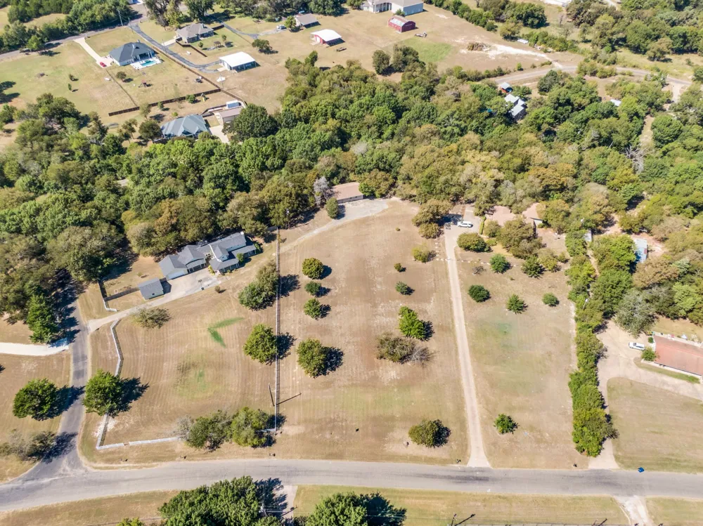 1310 Lariat Circle Oak Leaf, TX 75154