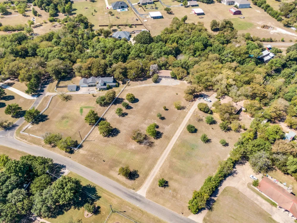 1310 Lariat Circle Oak Leaf, TX 75154