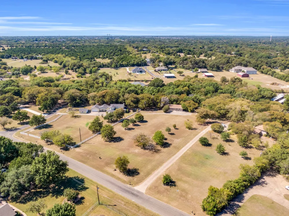 1310 Lariat Circle Oak Leaf, TX 75154