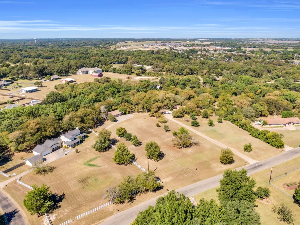 1310 Lariat Circle Oak Leaf, TX 75154