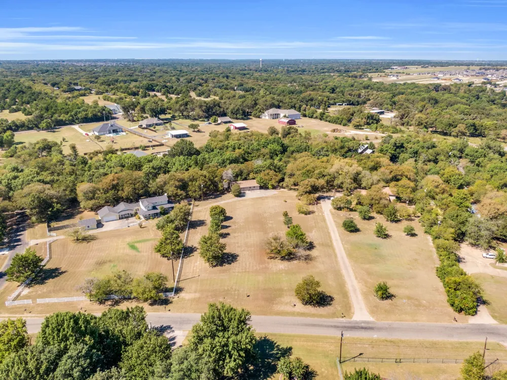 1310 Lariat Circle Oak Leaf, TX 75154