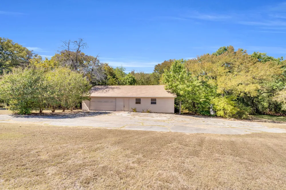 1310 Lariat Circle Oak Leaf, TX 75154