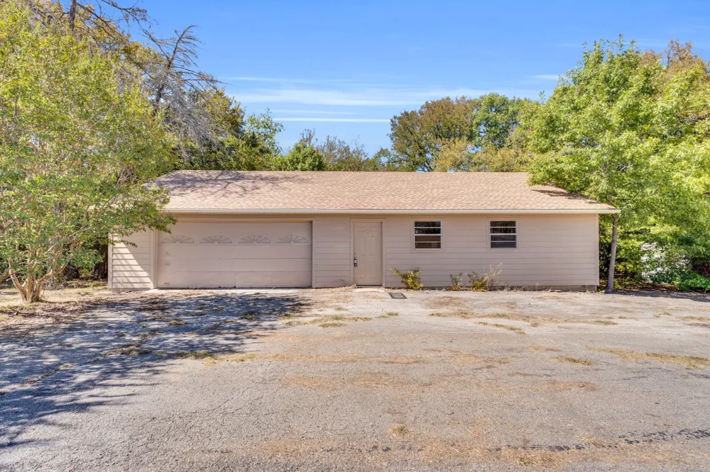 1310 Lariat Circle Oak Leaf, TX 75154