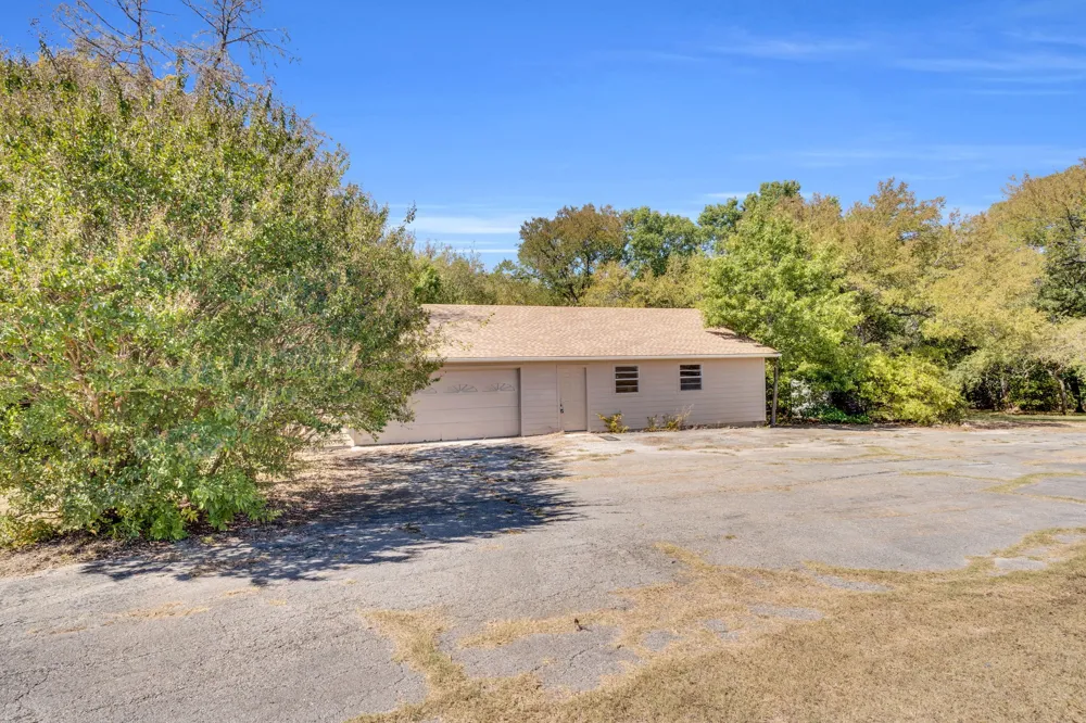 1310 Lariat Circle Oak Leaf, TX 75154