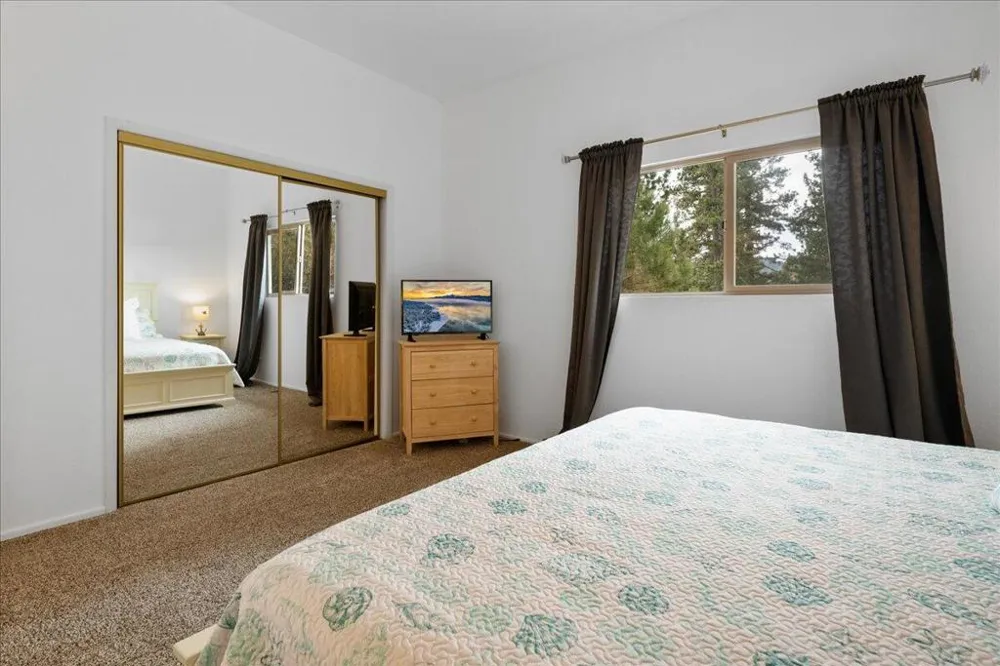 38634 Shore Drive Fawnskin, CA 92333
