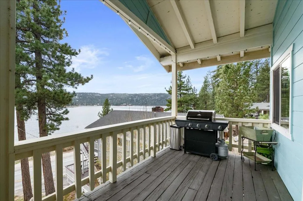 38634 Shore Drive Fawnskin, CA 92333