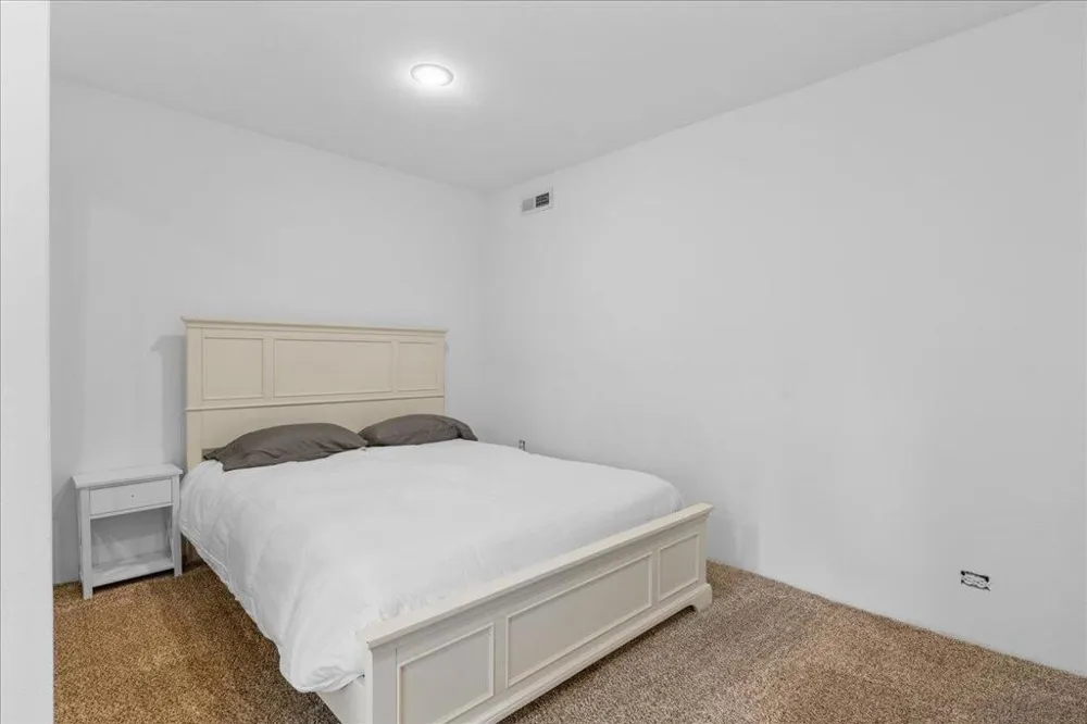 38634 Shore Drive Fawnskin, CA 92333