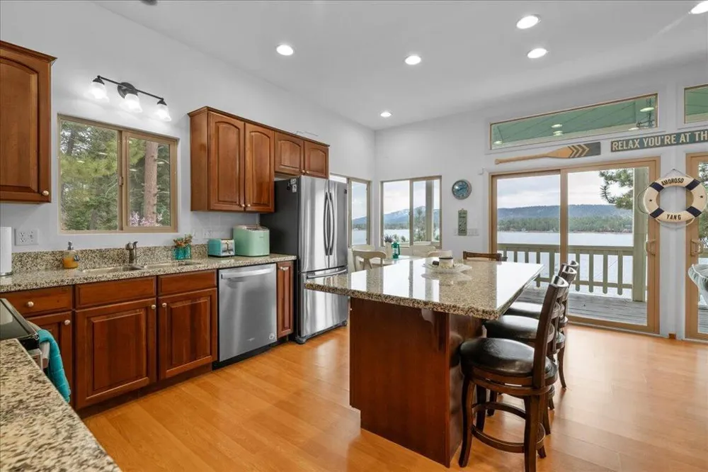 38634 Shore Drive Fawnskin, CA 92333