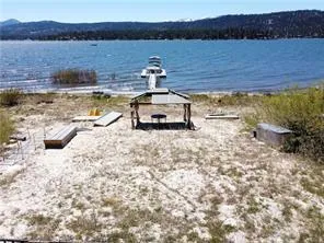 38634 Shore Drive Fawnskin, CA 92333