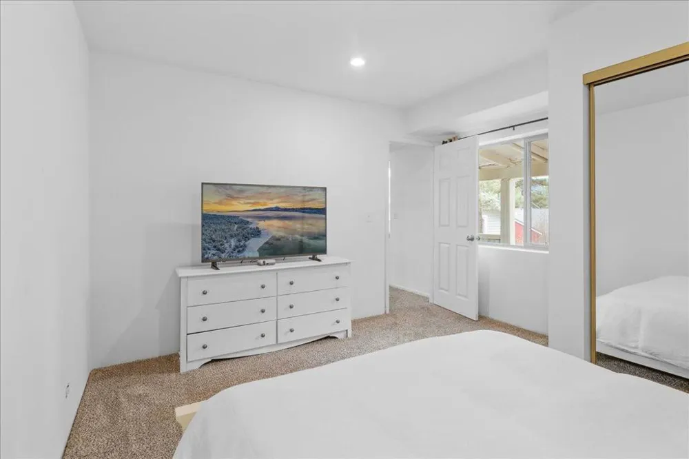 38634 Shore Drive Fawnskin, CA 92333