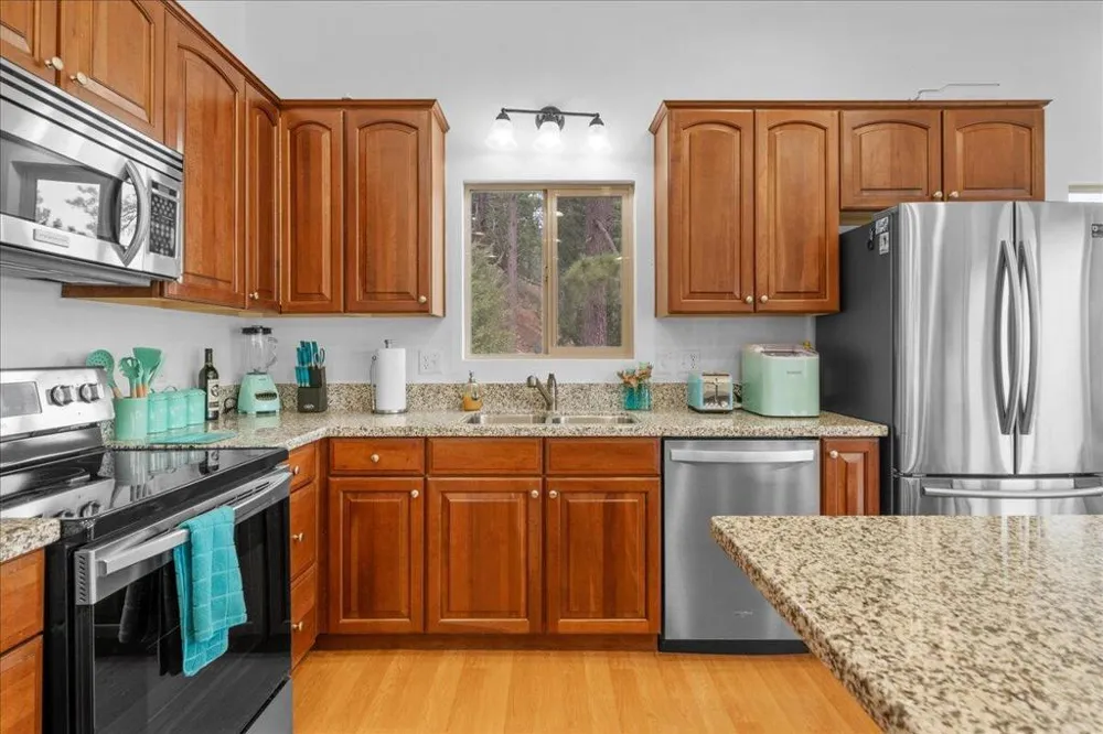 38634 Shore Drive Fawnskin, CA 92333
